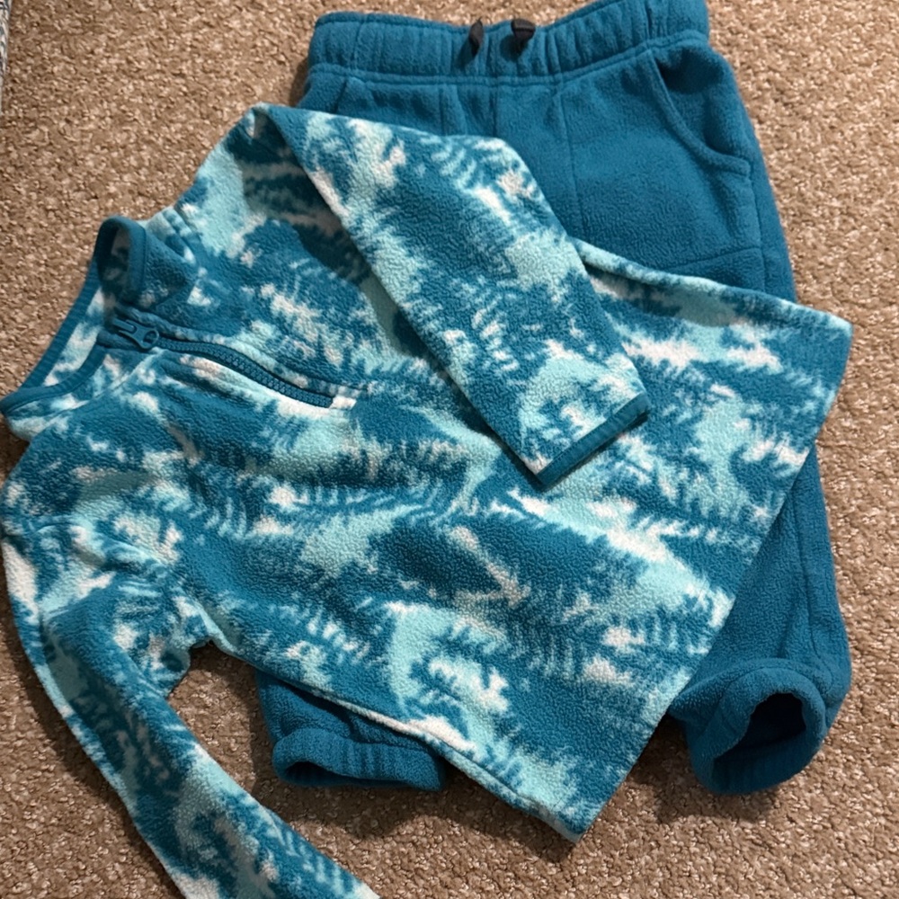 Cat & Jack Blue and White Kids Fleece Jogger Set
